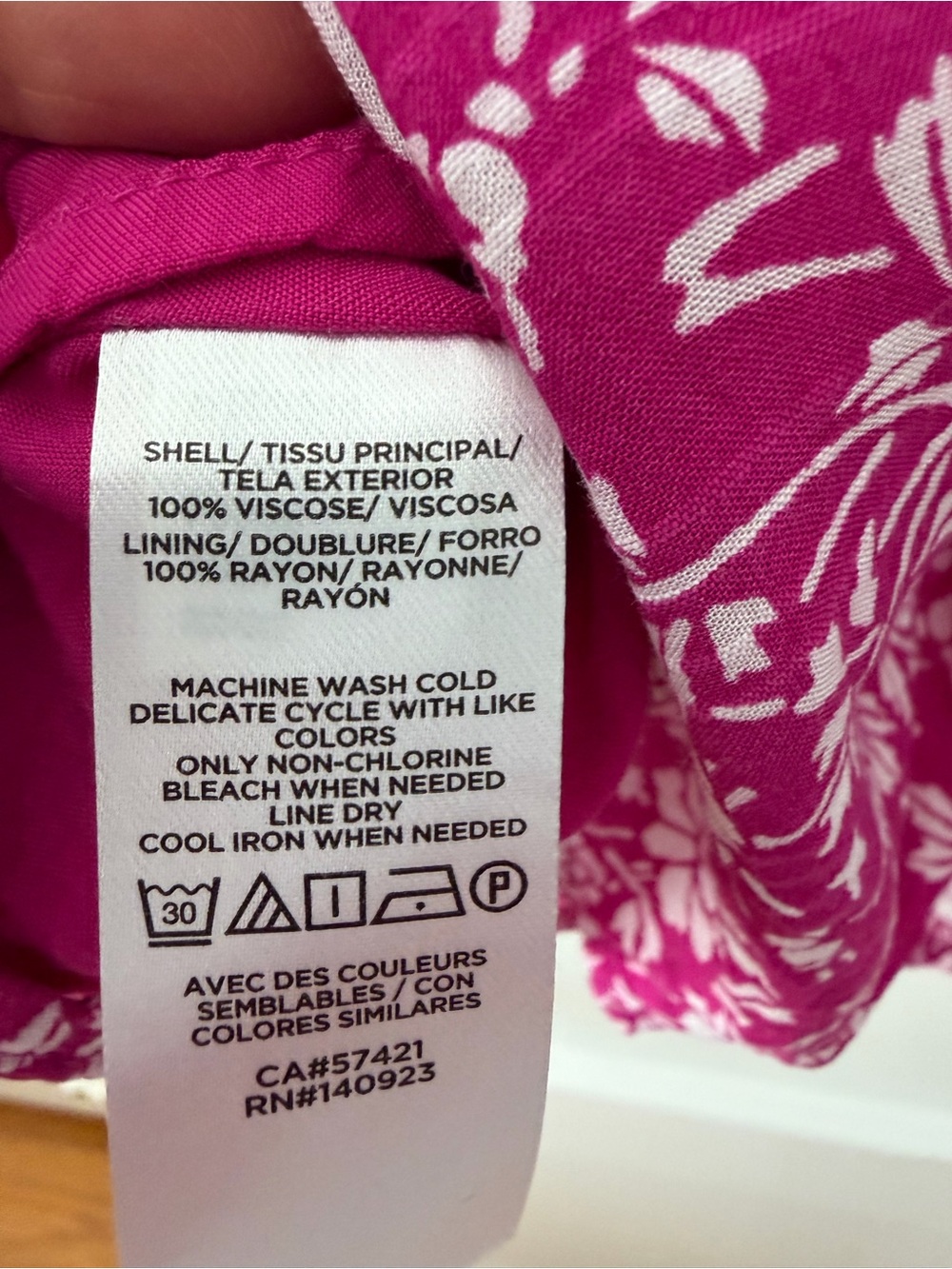 LOFT Fuchsia Floral Sleeveless Pleated Camisole. Fuchsia/white. Large - Picture 10 of 10